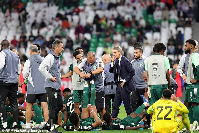 Mancini bị Saudi Arabia sa thải sau 14 tháng, kết thúc hành trình ngắn ngủi và sóng gió - Ảnh 2.