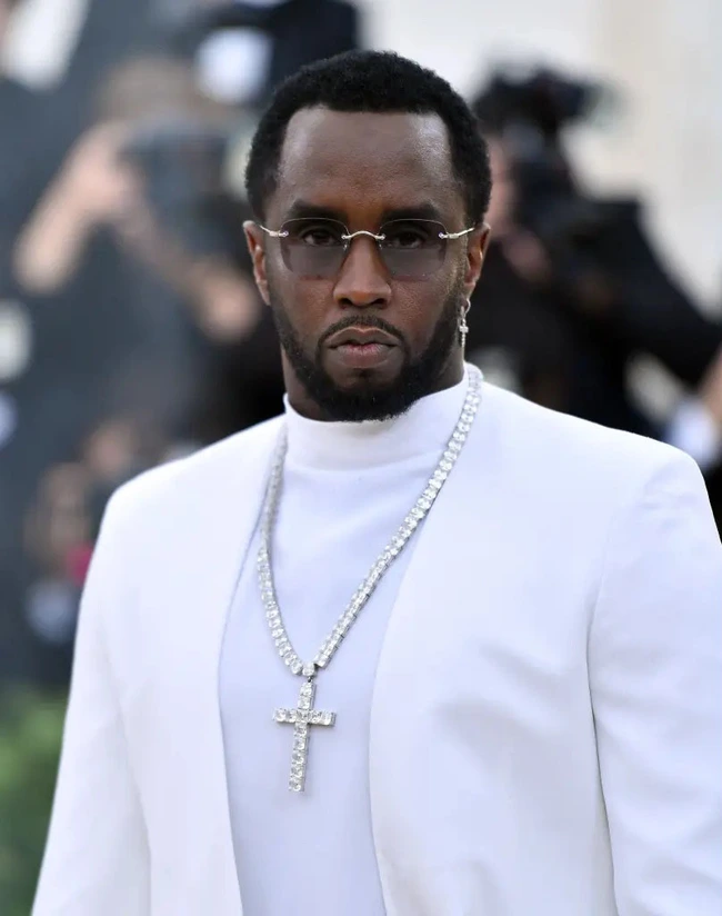 Sean 'Diddy' Combs bị cáo buộc chuốc thuốc, cưỡng hiếp một bé trai 10 tuổi trong buổi thử giọng năm 2005 - Ảnh 6.