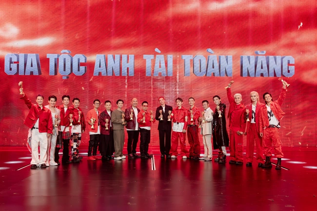 “Anh trai vượt ngàn chông gai 2024”: 17 anh tài gia nhập "Gia tộc toàn năng", Cường Seven là thủ lĩnh
 - Ảnh 1.