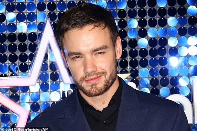 Liam Payne ngã do phê thuốc, sốc nặng sau khi bị Universal Music sa thải vài ngày trước khi qua đời - Ảnh 1.