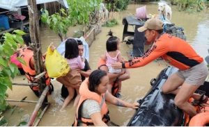 Philippines: Nhiều người mắc kẹt trong nước lũ do bão Trami - Số nạn nhân thiệt mạng tăng lên ít nhất 40 người - Ảnh 1.