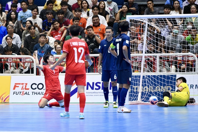 TRỰC TIẾP bóng đá Việt Nam vs Thái Lan (3-2, H2): Công Viên lập cú đúp - Ảnh 2.