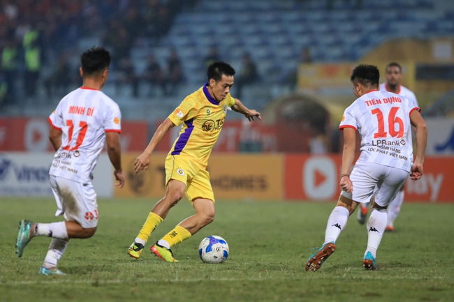 Văn Quyết xứng đáng là huyền thoại của V-League - Ảnh 1.