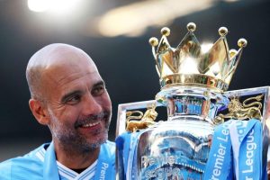 Man City gia hạn hợp đồng với Guardiola: Ánh sáng cho mùa giải bão táp - Ảnh 1.