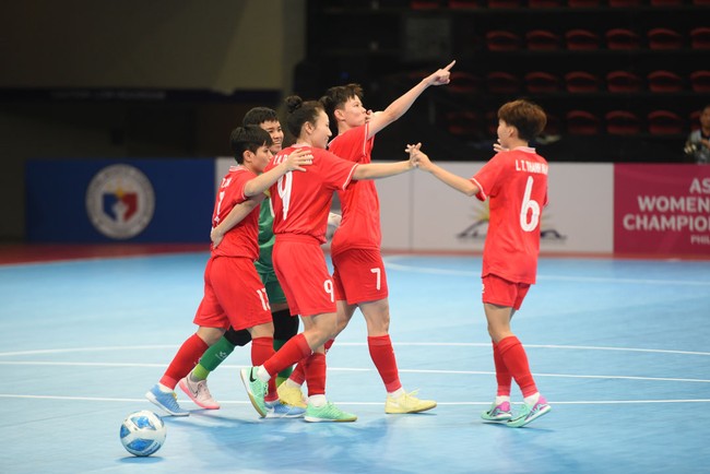 Thắng Thái Lan, đội tuyển futsal nữ Việt Nam vô địch Đông Nam Á 2024 - Ảnh 1.