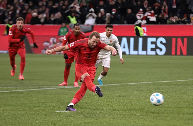 Harry Kane chói sáng với cú hat-trick, Bayern nới rộng khoảng cách trên đỉnh bảng Bundesliga - Ảnh 1.