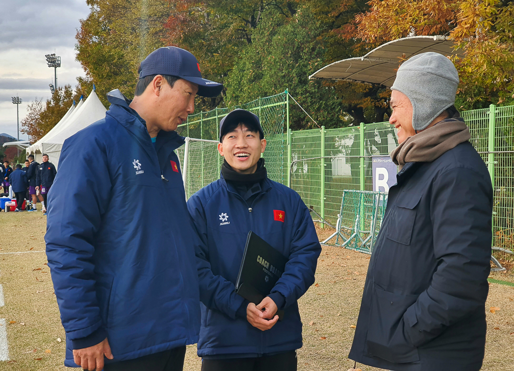 HLV Kim Sang Sik tăng khối lượng tập luyện, tuyển Việt Nam chính thức có Trưởng đoàn dự ASEAN Cup - Ảnh 1.