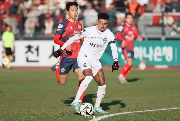 Lingard tái hiện điệu nhảy thương hiệu trong ngày Seoul FC về đích ở top 4 K League 1 - Ảnh 2.