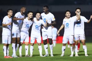 Đấu muộn vòng 7 V-League 2024/25, CLB TP.HCM 0-3 Nam Định: Nam Định tấn công ngôi đầu - Ảnh 1.