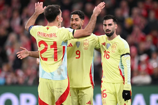 Kết quả UEFA Nations League: Ronaldo lập siêu phẩm giúp Bồ Đào Nha thắng đậm, Tây Ban Nha dễ dàng vượt qua Đan Mạch - Ảnh 2.