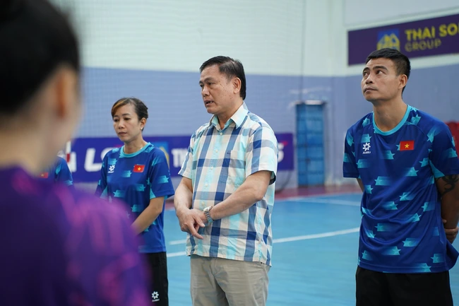 Đội tuyển futsal nữ Việt Nam sẵn sàng mục tiêu vô địch Đông Nam Á 2024 - Ảnh 1.