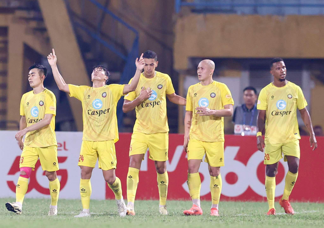 Thanh Hoá lên đỉnh V-League nhờ "cánh chim lạ" U20, thêm lựa chọn cho HLV Kim Sang Sik  - Ảnh 2.