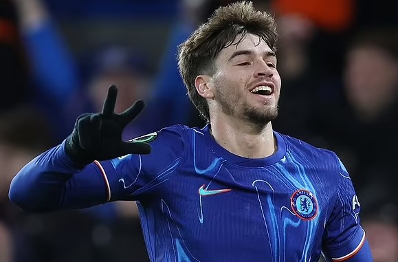 Sao trẻ 18 tuổi lập hat-trick chỉ sau 45 phút, Chelsea tiếp tục toàn thắng ở cúp châu Âu - Ảnh 2.