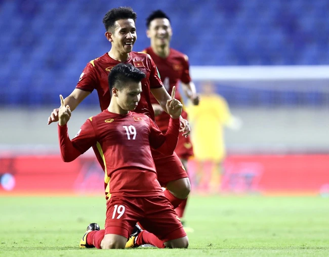 Quang Hải và Văn Thanh lập 'siêu phẩm', ĐT Việt Nam thắng đậm Indonesia ở vòng loại World Cup - Ảnh 3.