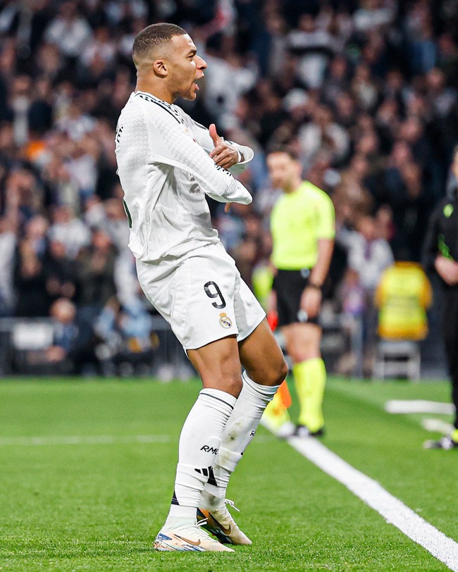 Mbappe tỏa sáng, Real Madrid bám sát ngôi đầu Liga - Ảnh 1.