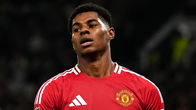 HLV Amorim lộ rõ sự không hài lòng, Rashford lại bị loại khỏi đội hình thi đấu của MU - Ảnh 1.