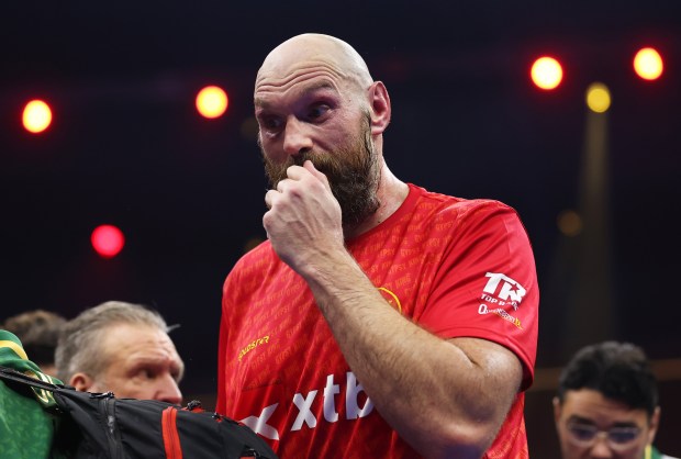 Tyson Fury giận dữ, bỏ luôn họp báo sau thất bại ở trận đấu quyền anh lớn nhất trong năm - Ảnh 1.