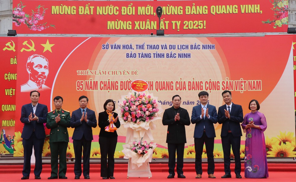 Trưng bày những hình ảnh đẹp, ý nghĩa nhân 95 năm Ngày thành lập Đảng - Ảnh 2.