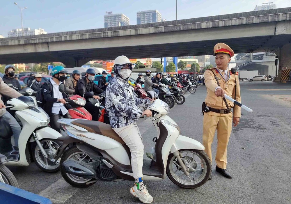 Nửa tháng thực hiện Nghị định 168, tình hình trật tự, an toàn giao thông chuyển biến rõ rệt - Ảnh 1.